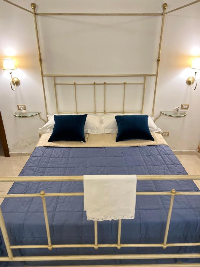 Lo Scrigno Barocco Bed & Breakfast Lecce Bagian luar foto